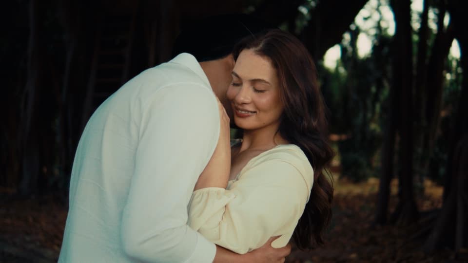 Casal em momento íntimo